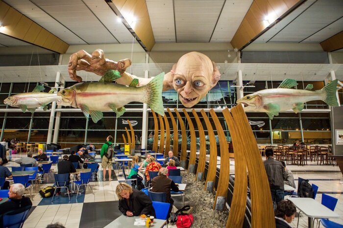 Гигантский Голлум «занырнул» в новозеландский аэропорт