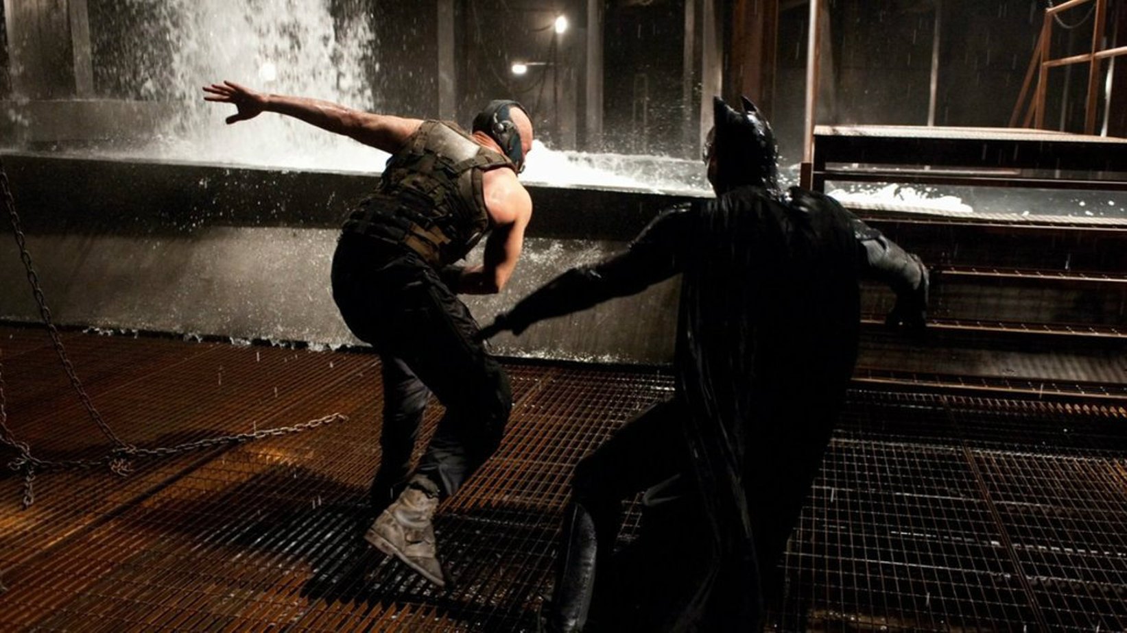 Бой бэтмена. Темный рыцарь: Возрождение легенды / the Dark Knight Rises (2012). Бэйн против Бэтмена темный рыцарь. Бэтмен тёмный рыцарь Возрождение. Бэтмен темный рыцарь Бейн.