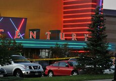Первые итоги проката «Тёмного рыцаря» объявили в день суда над Джеймсом Холмсом