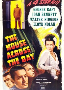 Дом на берегу залива