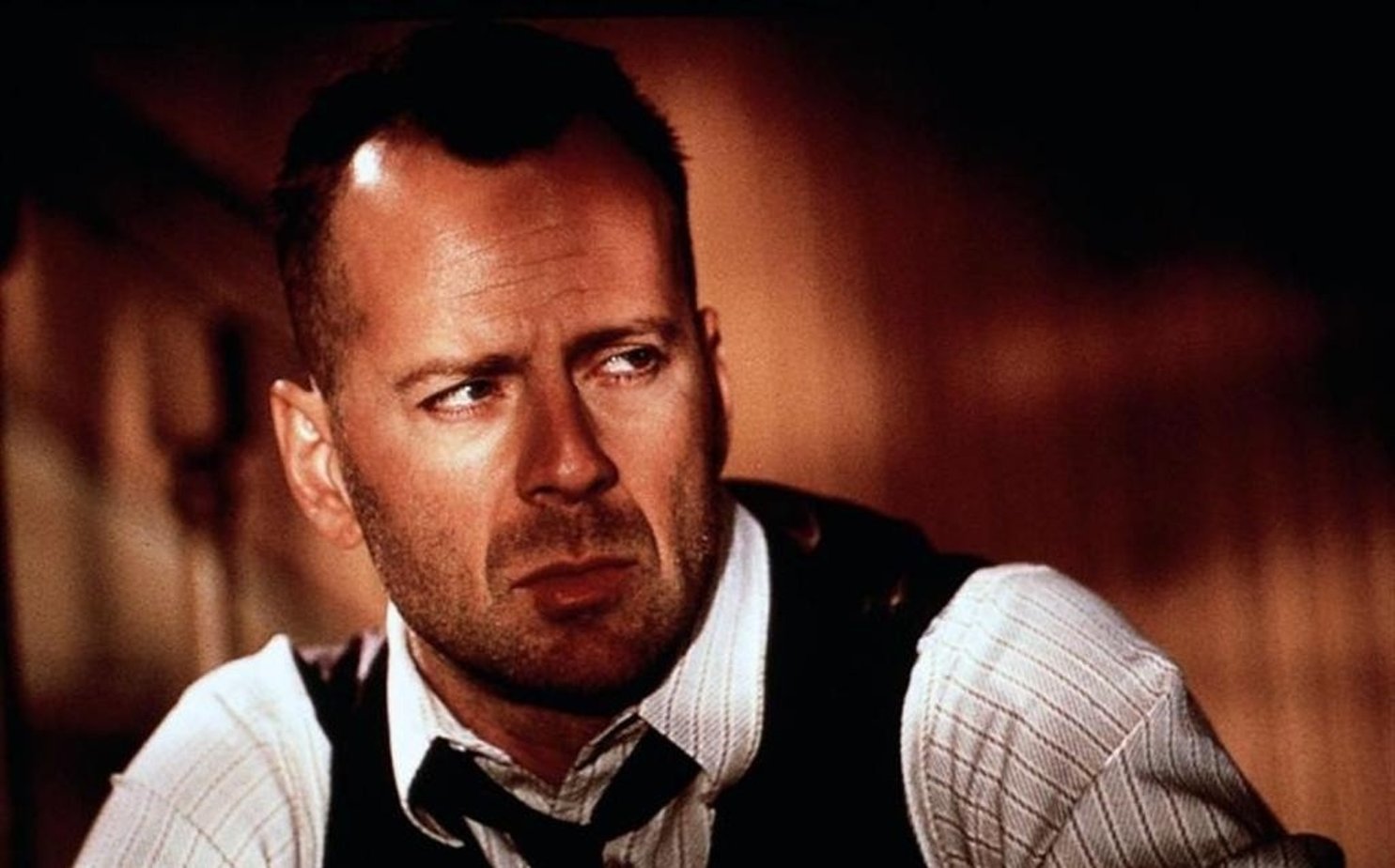 Город брюс уиллис. Брюс Уиллис герой одиночка. Last man standing (1996) Bruce Willis. Брюс Уиллис last man standing.