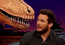 Со звездой «Мира Юрского периода» поговорил динозавр. Видео