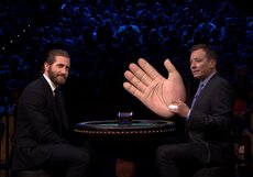 Джимми Фэллон врезал Джейку Джилленхолу