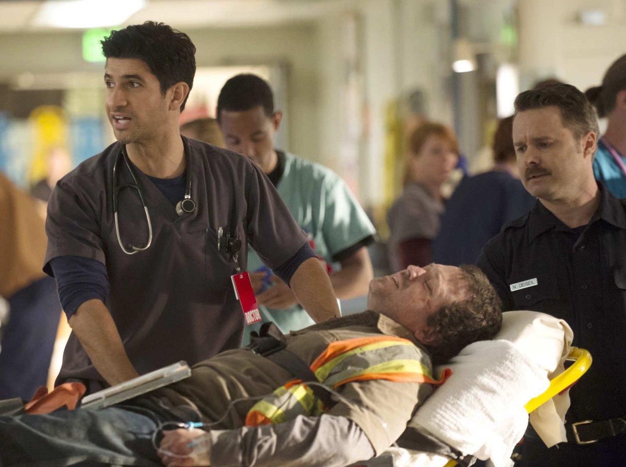 Code black. Реанимация сериал 2015–2018. Реанимация сериал 1 сезон 1. Фильм реанимация 1 серия. Сериал реанимация код черный.