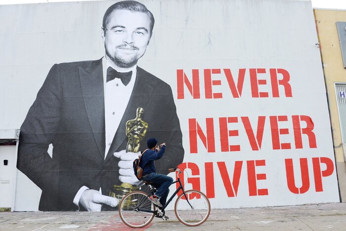 Фото дня: Уличные художники Лос-Анджелеса поздравили ДиКаприо