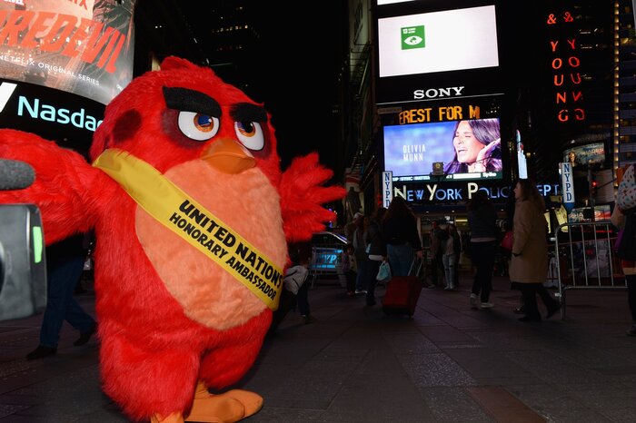 Фото дня: Герой фильма «Angry Birds в кино» назван почётным послом ООН 