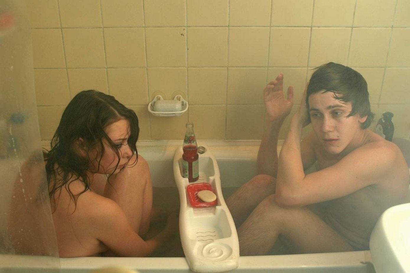 братья и сестры голые в ванне фото 4