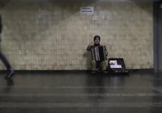 Уличный музыкант из Киева покорил интернет мелодией из «Игры престолов»