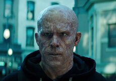 «Дэдпул 2»: в первом ролике нового фильма герой идёт смотреть «Логана»
