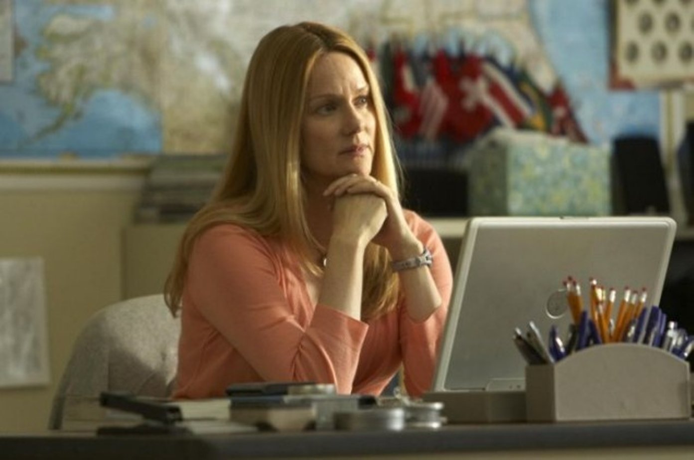 The big c. Laura Linney 18 фильм. Лора Линни изменилась в сериале большая маленькая ложь. Большая буква р сериал сезон 1. Шеккер сериал.