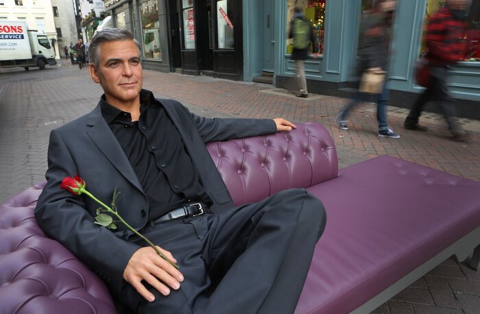 Жительницам Лондона на День святого Валентина подарили Джорджа Клуни