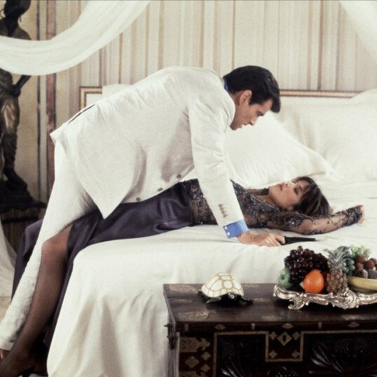 Кадры из фильма И целого мира мало