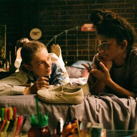 16 сериалов, которые смотрит ваша дочь-подросток втайне от вас