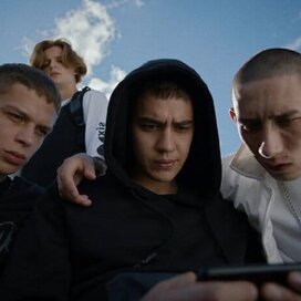 10 сериалов, которые ваш сын-подросток смотрит втайне от вас 