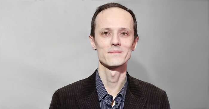 Почему можно соглашаться на плохие сценарии — отвечает режиссёр «Аутсорса»