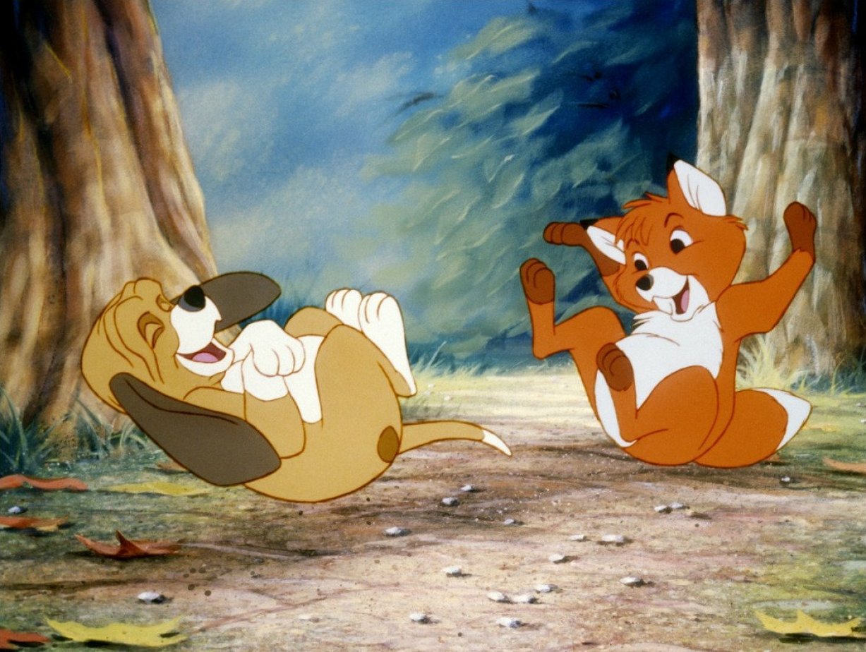 The fox and two babies. Лис и пёс 1981. Лис и охотничий пес 1981. Уолт Дисней и Лис и пес.